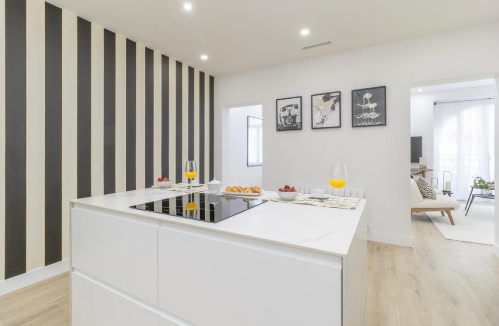 Cocina de lujo reformada en Madrid – diseño premium, isla central y acabados de alta gama
